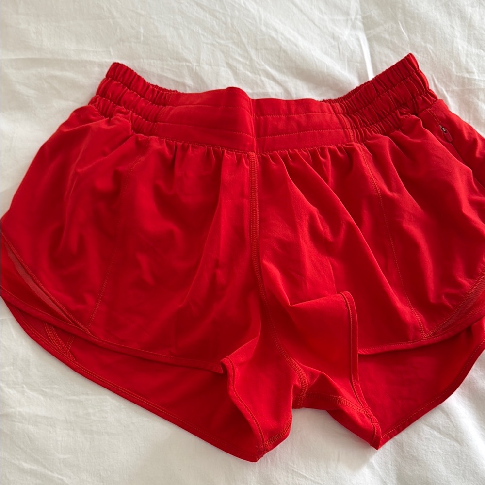 Lululemon Athletica Red Athletic Shorts Lightweight Hottie Hot 2.5 low rise